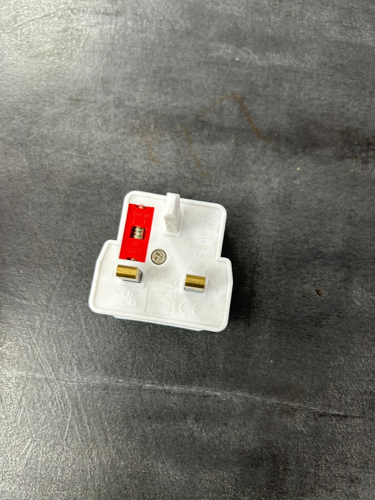 Shaver Adaptor 1 Amp Fused White